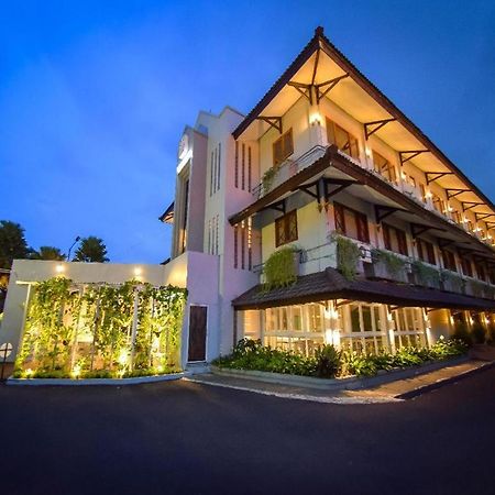 Hotel Nyland Pasteur Bandung Buitenkant foto